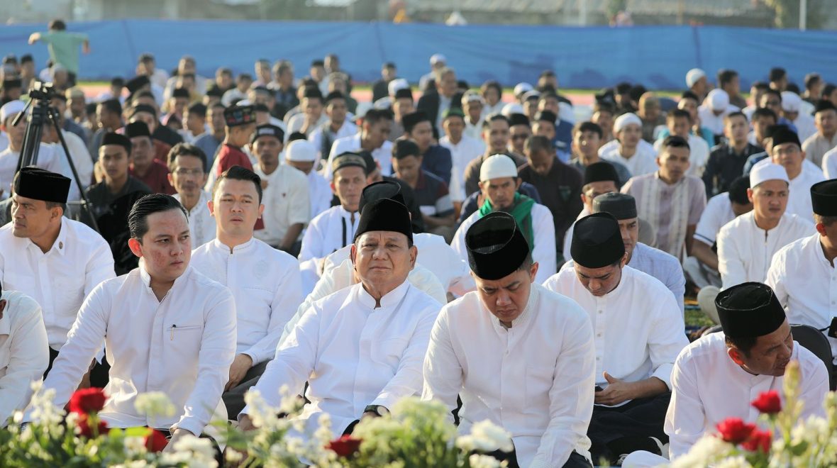 Prabowo Salat Idul Adha di Stadion Mandalamukti, Jemaah Antusias