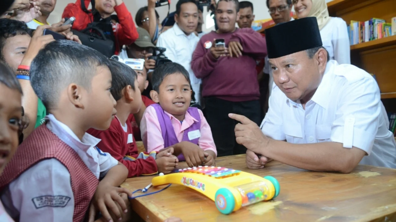 Prabowo Ingin Sediakan Makan Siang dan Susu Gratis untuk Anak Sekolah