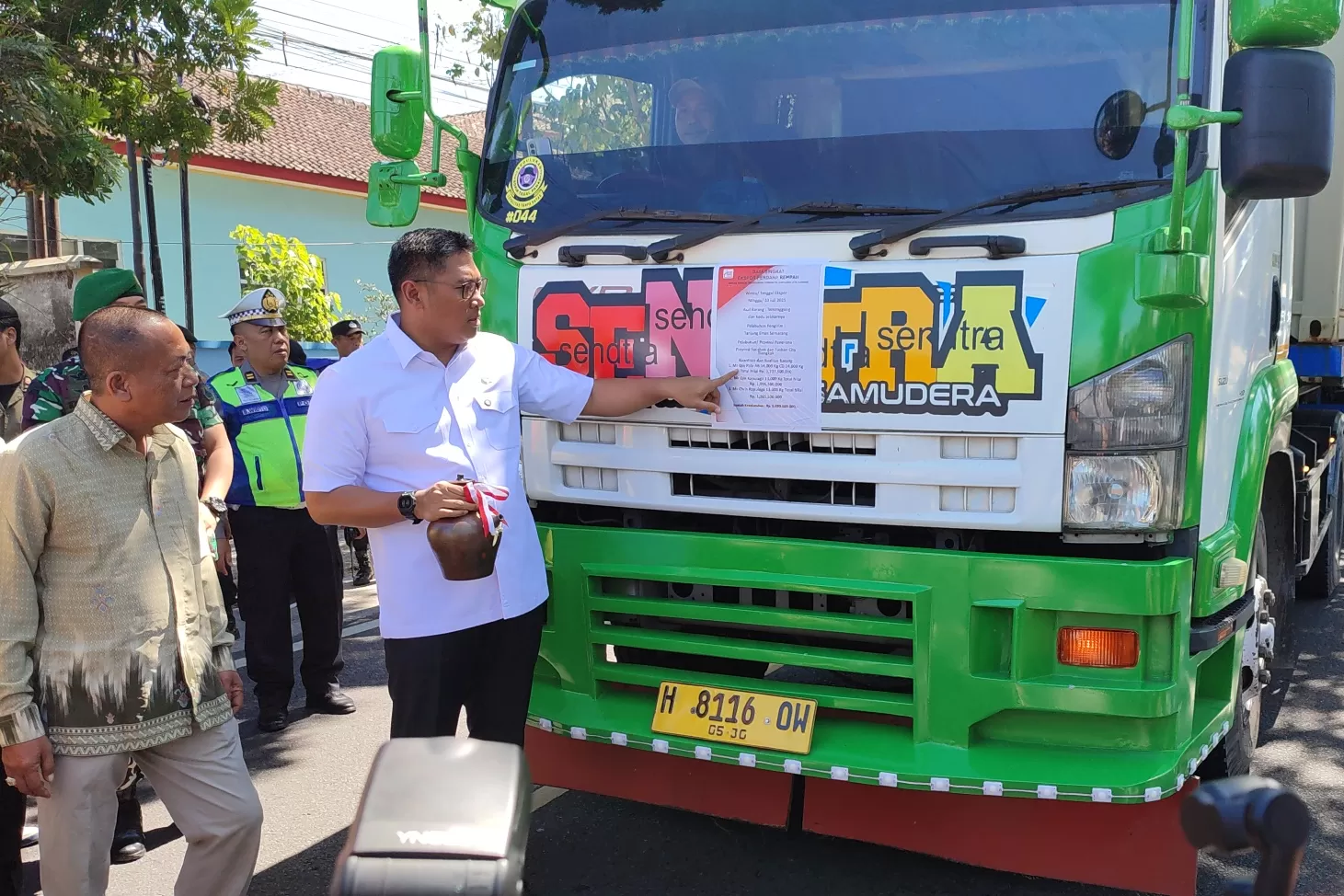 Wamentan Sudaryono Lepas Ekspor Perdana Rempah-rempah dari Koperasi Merah Putih Bengkal tujuan Tiongkok