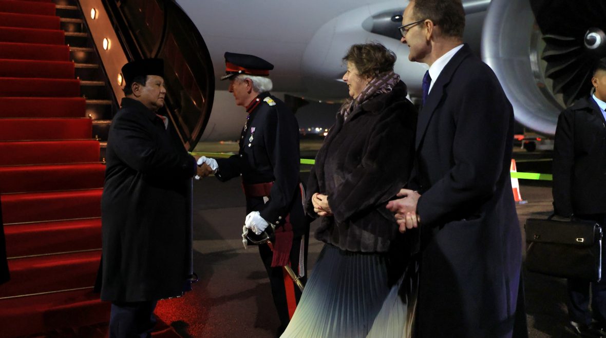 Prabowo Tiba di Inggris, Bakal Bertemu Raja Charles III dan PM Starmer