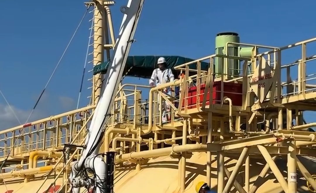Demi Nyala Dapur Warga, Pertamina Berlayar Sampai ke Pulau Sumbawa
